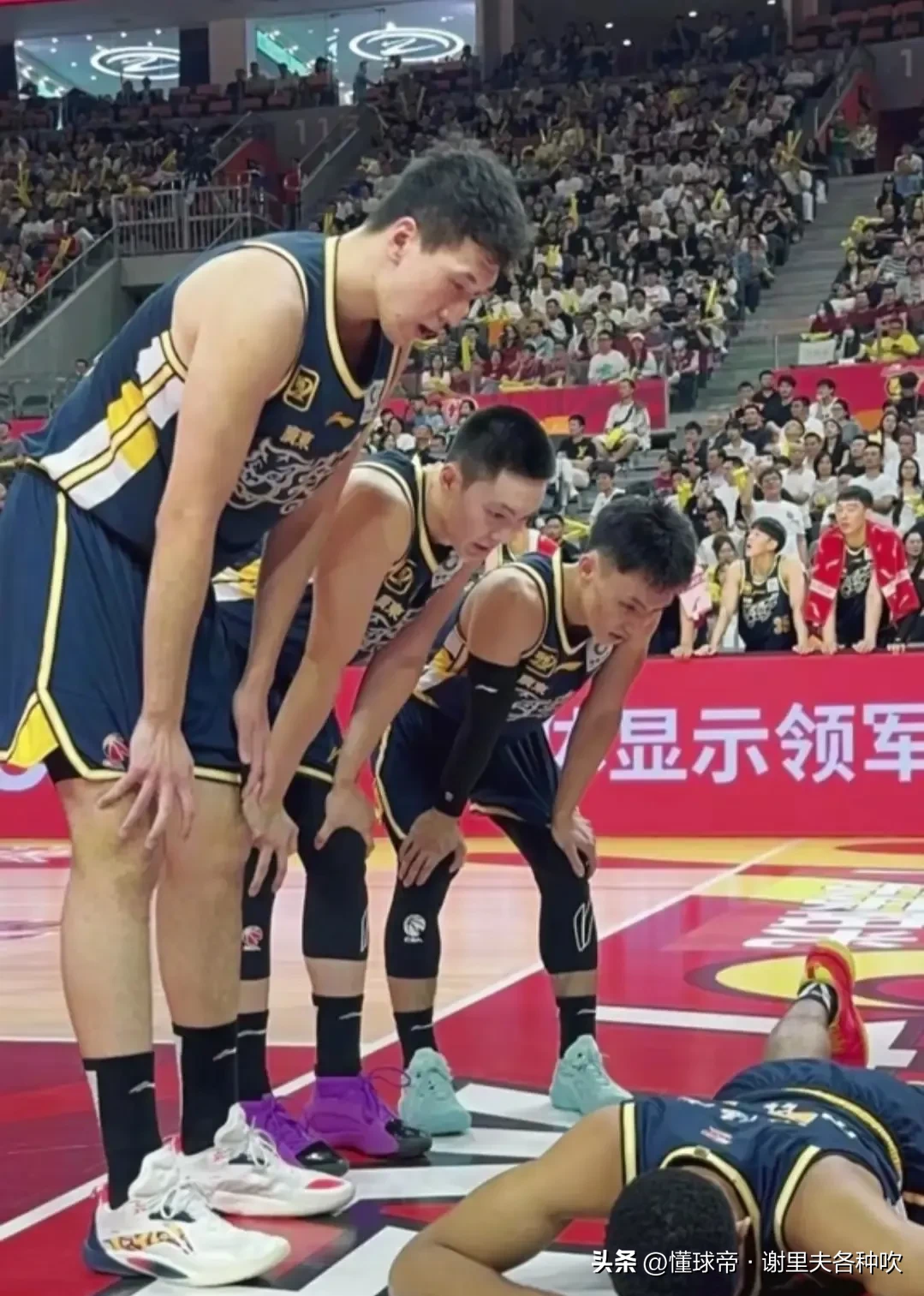 ewc官方直播 -社区盾冲刺阶段再迎强敌，广东宏远刷新队史纪录，主帅态度——气氛紧张，临场指挥获称赞的简单介绍