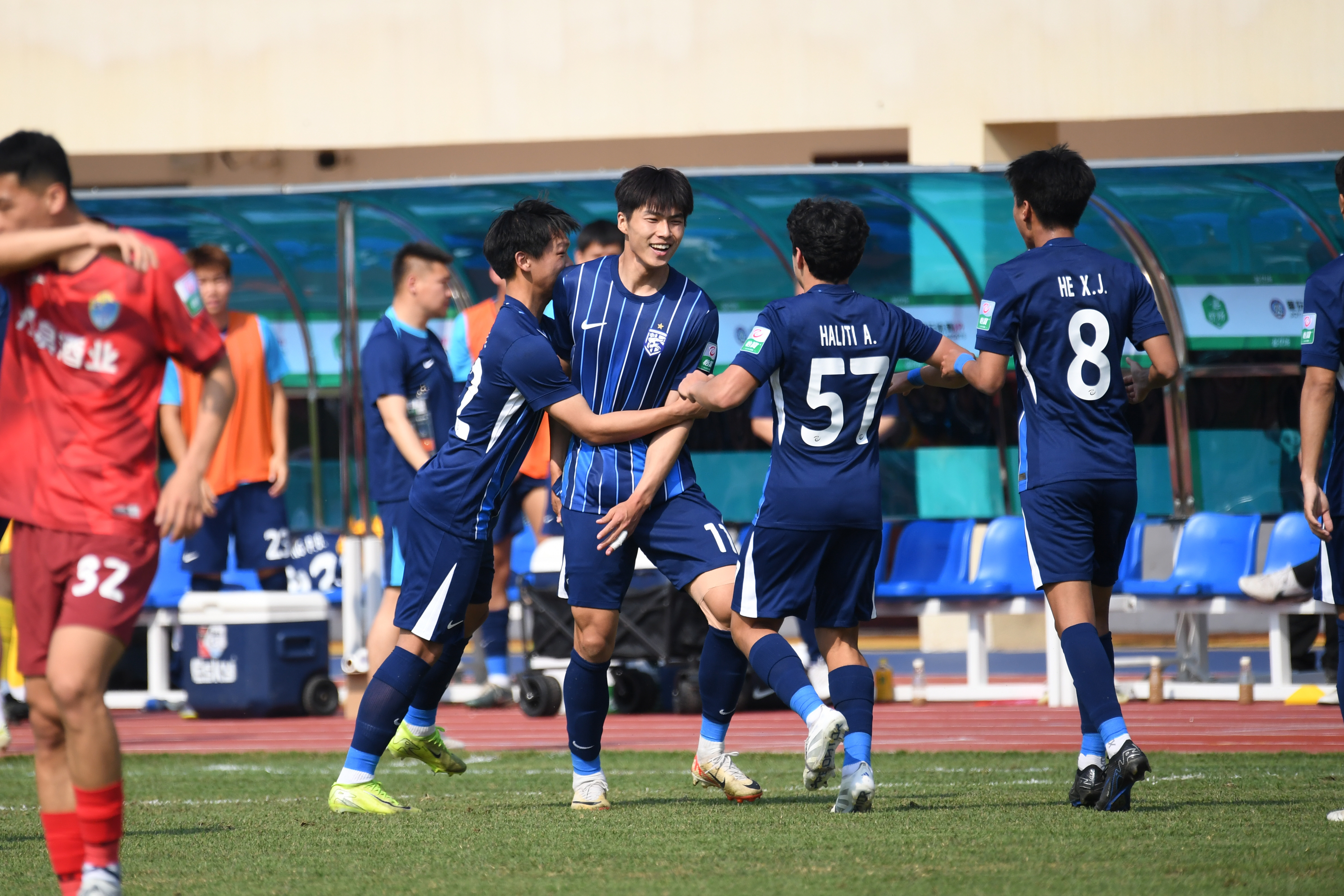 ewc登录入口 -武汉三镇训练开放日；清晨绝杀压哨引欢呼；CBA季后赛在即；更衣室氛围转暖的简单介绍